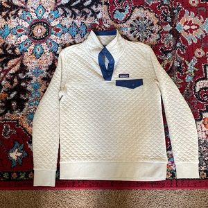 Woman’s Quilted Patagonia Pullover sweater